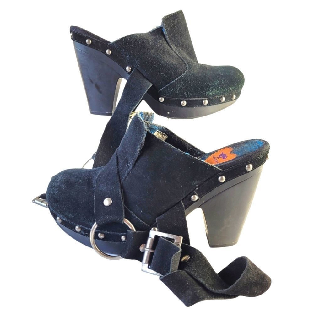 Rocket Dogs Suede Studded Heeled Clogs/Mules with Strap Size 8.5